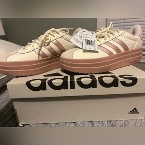 Adidas VL Court Bold Shoes in Pink and Cream
Brand new never worn